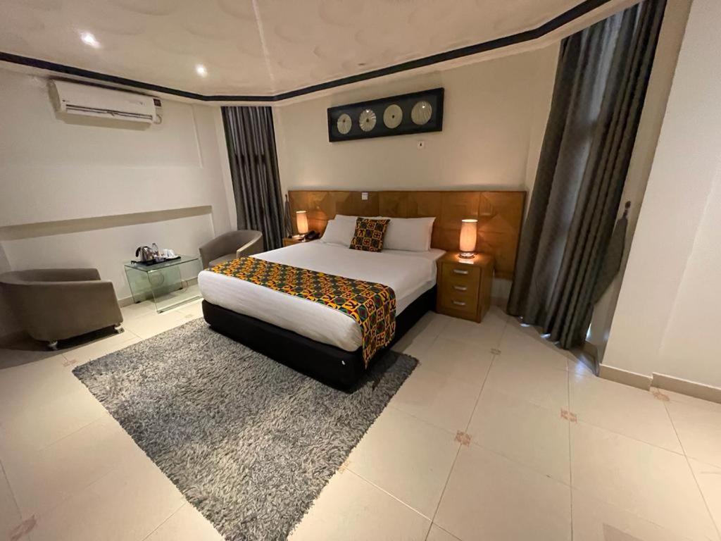 Airport West Hotel Accra Esterno foto