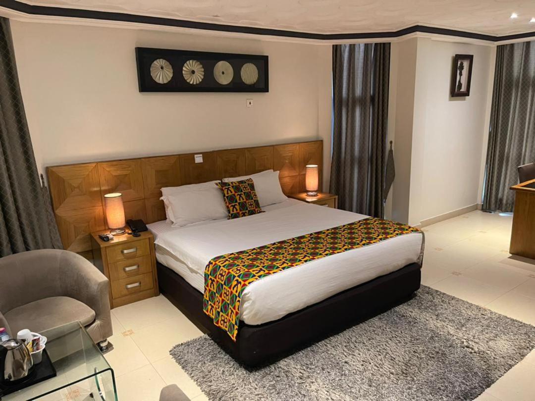 Airport West Hotel Accra Esterno foto