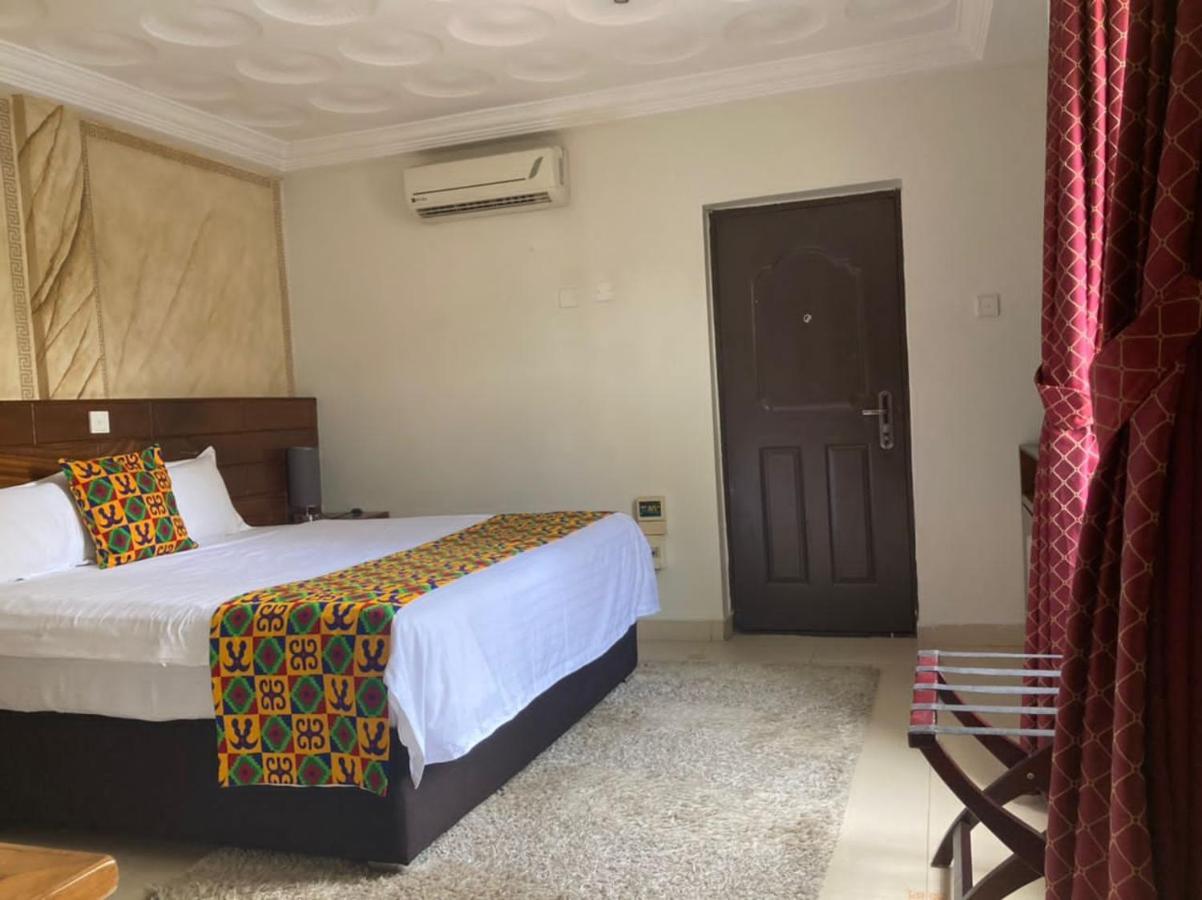 Airport West Hotel Accra Esterno foto