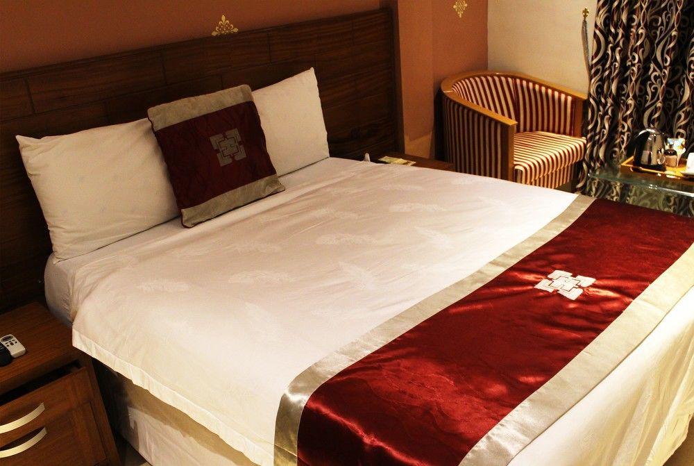 Airport West Hotel Accra Esterno foto