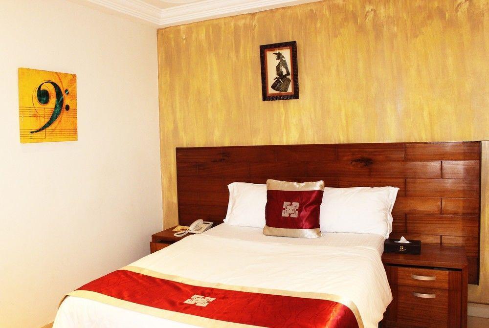 Airport West Hotel Accra Esterno foto