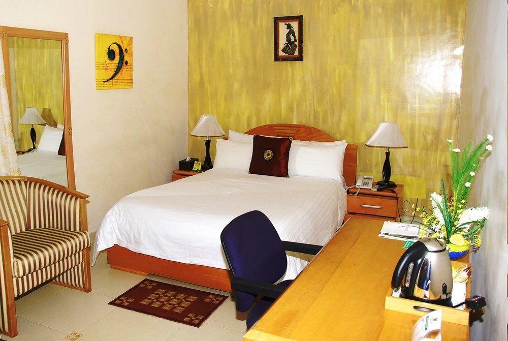 Airport West Hotel Accra Esterno foto