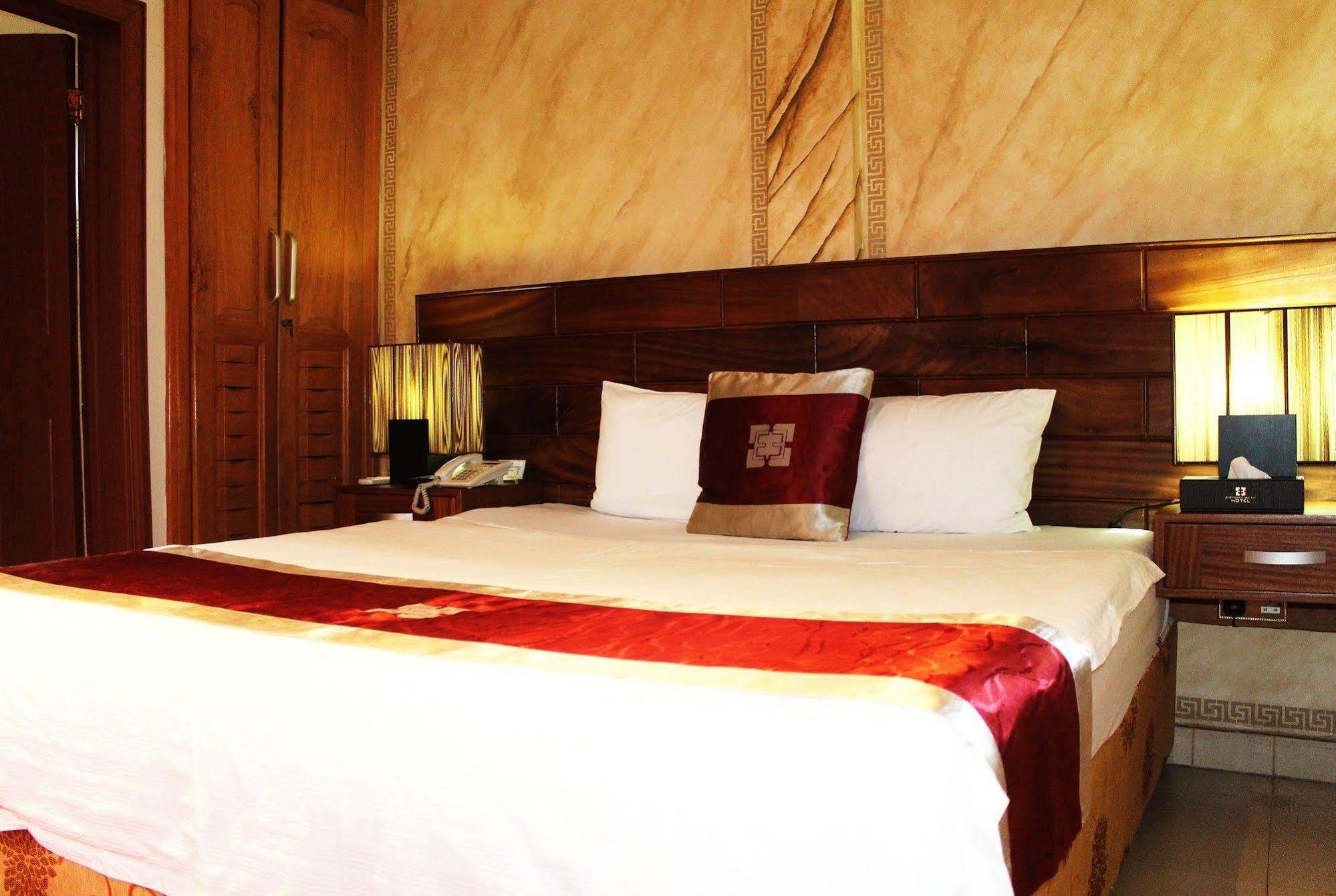 Airport West Hotel Accra Esterno foto