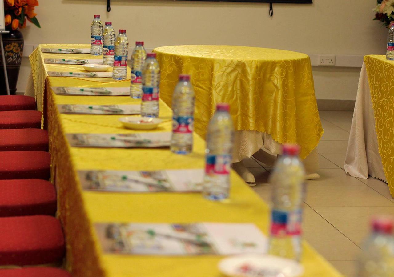 Airport West Hotel Accra Esterno foto