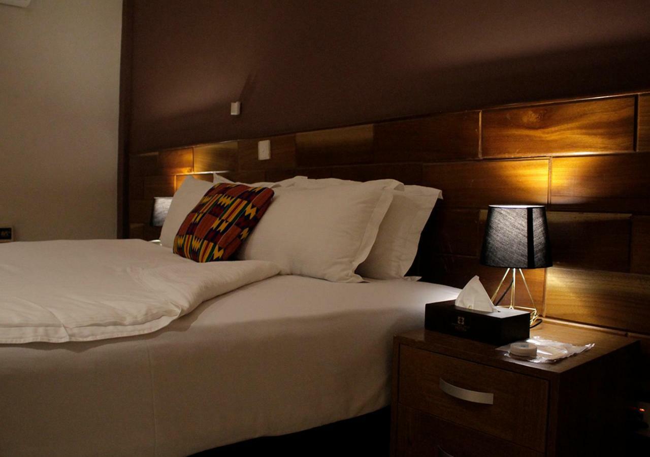 Airport West Hotel Accra Esterno foto