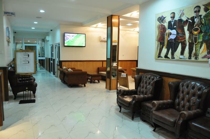 Airport West Hotel Accra Esterno foto