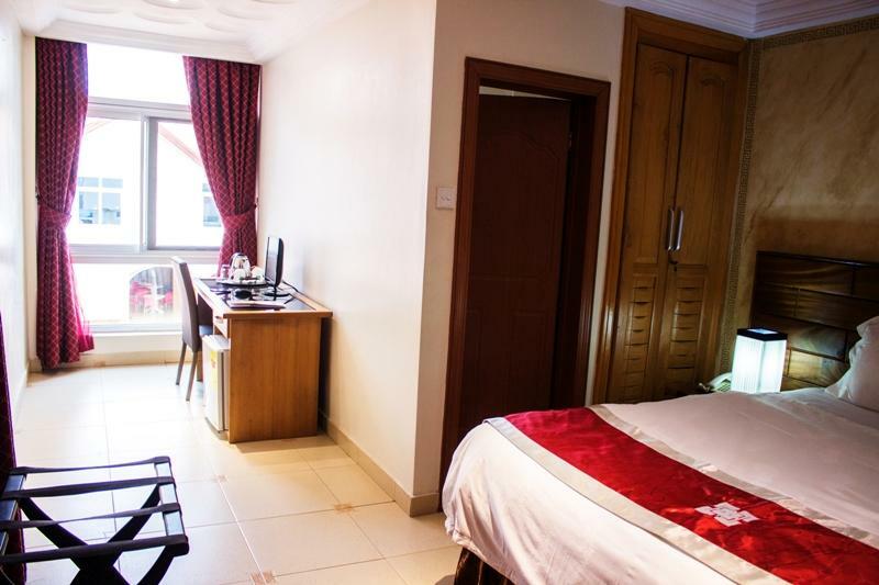 Airport West Hotel Accra Esterno foto