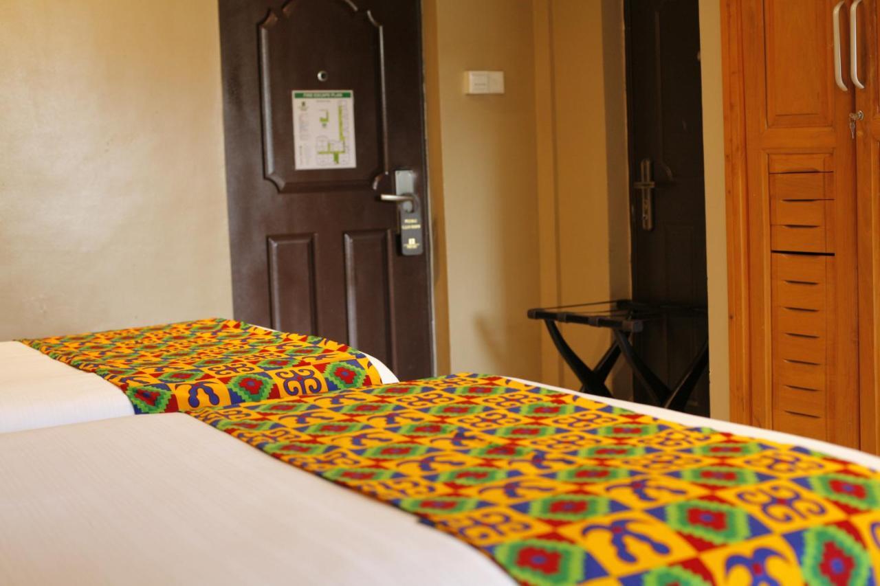 Airport West Hotel Accra Esterno foto